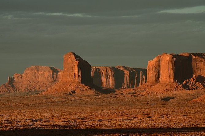 1.5 Hour Tour of Monument Valley's Loop Drive - The 17-mile Valley Loop Drive: what your guide is actually doing