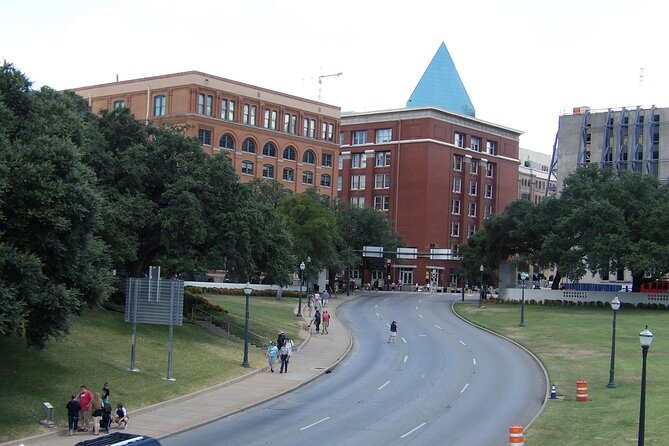 1-Hour JFK Assassination Walking Tour - Dealey Plaza in 30 minutes: Grassy Knoll and the picket fence