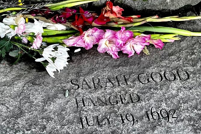 1692 Salem Night Walking Tour - The dozen-plus spooky stops: how the guide stitches them together