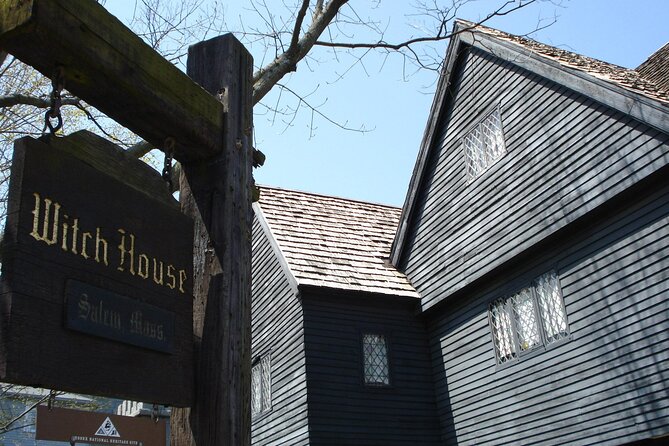 1692 Salem Night Walking Tour - Guides like Jeff or Jeremiah: what to look for as you listen