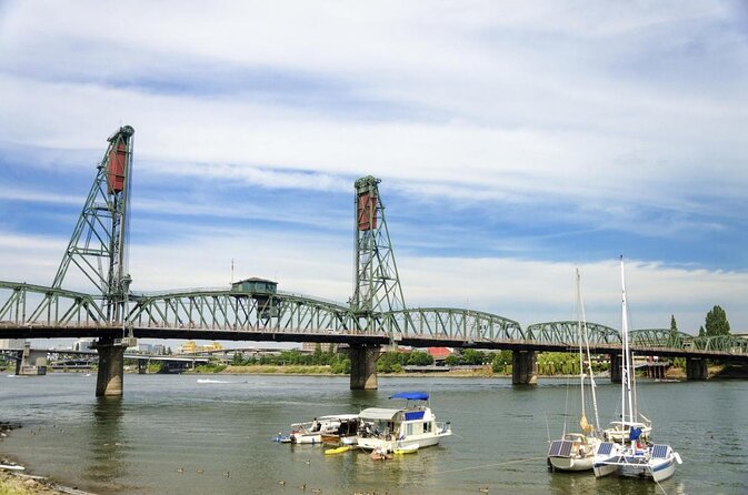 2.5-hour Dinner Cruise on Willamette River - Boarding at 1010 SW Naito Pkwy: reserved tables and easy movement