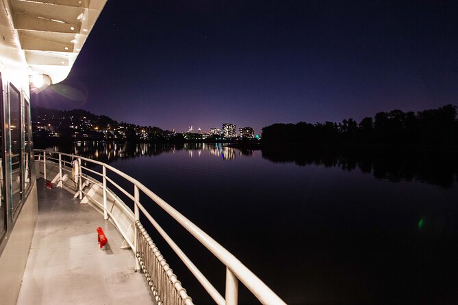 2.5-hour Dinner Cruise on Willamette River - The 3-course Pacific Northwest dinner, plus gluten-free and vegan options
