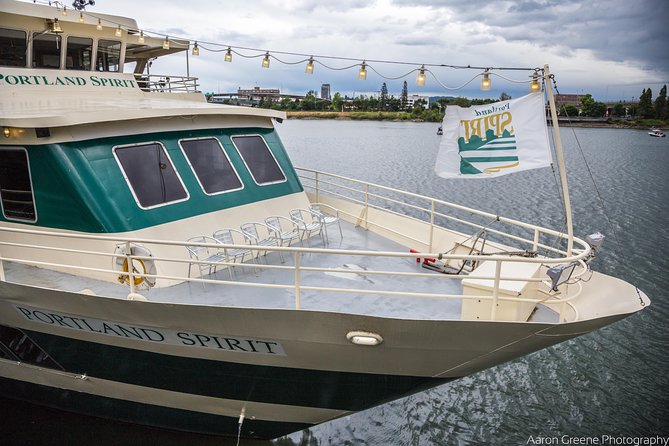 2.5-hour Dinner Cruise on Willamette River - Live piano music, plus how to catch the bridge stories