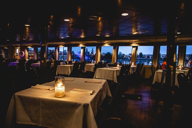 2.5-hour Dinner Cruise on Willamette River - Comfort tips for night views: your winter-proof checklist