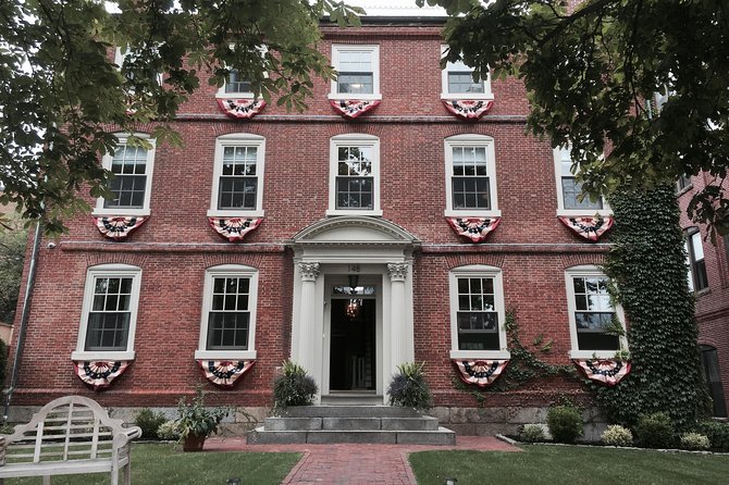 2.5-Hour Salem History & Sightseeing Guided Walking Tour - Comfort and pacing: what to expect on your feet