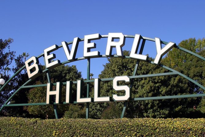 2-Hour Hollywood Bus Tour - Beverly Hills: high-end sights and a photo moment