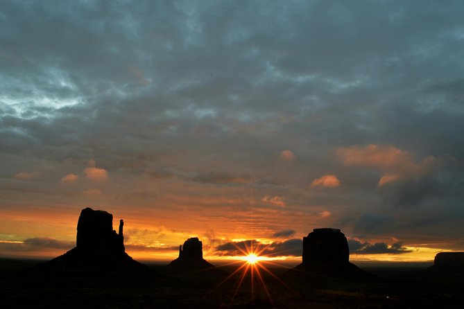 3.0 Hours of Monument Valley's Sunrise or Sunset 4×4 Tour - Backcountry Stops You Cannot Replicate by Self-Drive
