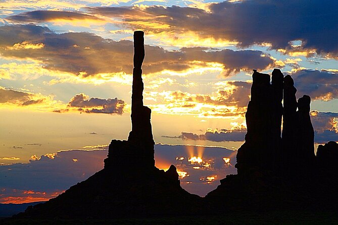 3.0 Hours of Monument Valley's Sunrise or Sunset 4×4 Tour - Navajo Stories, Sacred Land, and Why the Guide Matters
