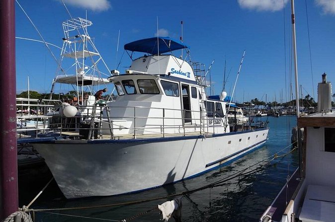 3-Hour Honolulu Bottom Fishing Adventure - What Bottom Fishing Feels Like: Gear in Hand, Help When You Need It