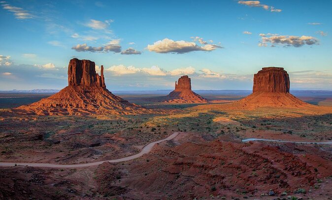 3 Hour Monument Valley Tour - Hogan stops and the live Navajo performance moment