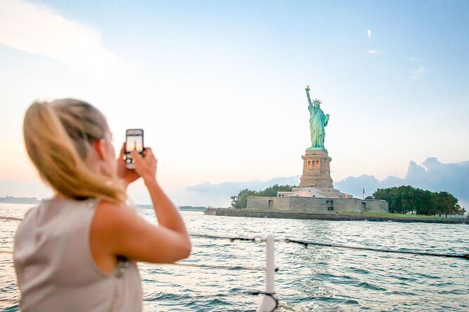 60-Minute Statue of Liberty Sightseeing Cruise - Pier 36 to New York Harbor, built for a tight schedule