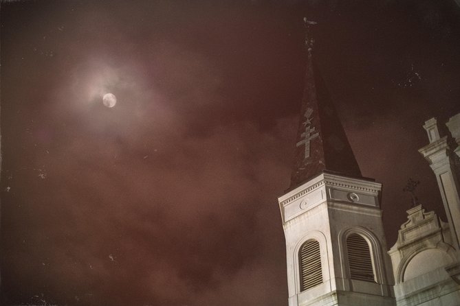 Adults-Only New Orleans Ghost, Crime, Voodoo, and Vampire Tour - Lafitte’s Blacksmith Shop and Bourbon Street: the break that keeps the pacing sane