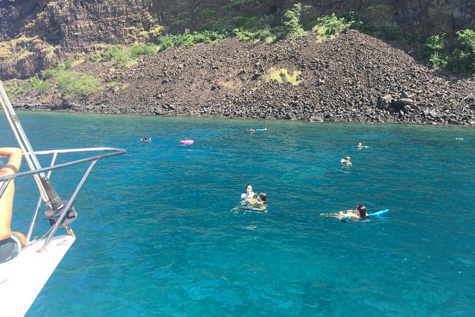 Afternoon Sail & Snorkel to the Captain Cook Monument - A Scenic Kona Sail That Sets Up the Snorkel