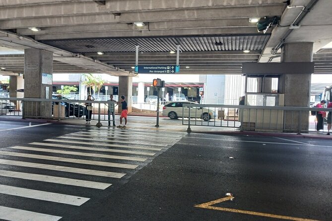 Airport Shuttle - HNL Airport to Waikiki - What the Best Drivers Tend to Do for You