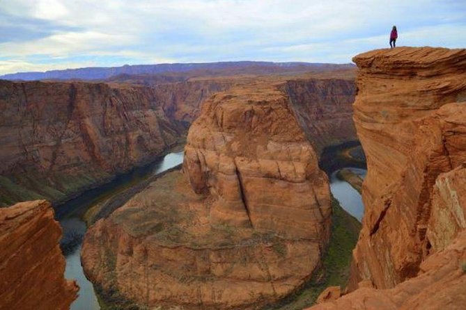 Antelope Canyon and Horseshoe Bend Day Tour from Flagstaff - Stop 1: Navajo Nation road time, then Horseshoe Bend