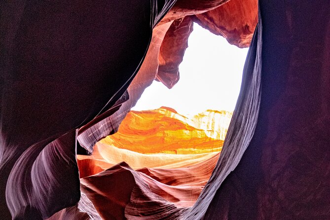 Antelope Canyon and Horseshoe Bend Day Tour from Flagstaff - Stop 3: Glen Canyon Dam picnic lunch, with drinks