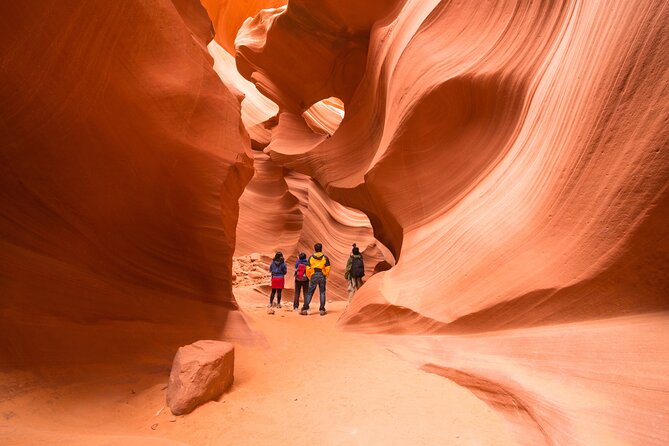 Antelope Canyon and Horseshoe Bend Day Trip from Las Vegas - Lake Powell Overlook: A Quick Photo Reset