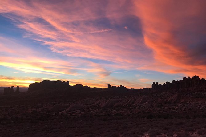 Arches National Park 4x4 Adventure from Moab - The Dinosaur Track Stop at Utahraptor State Park