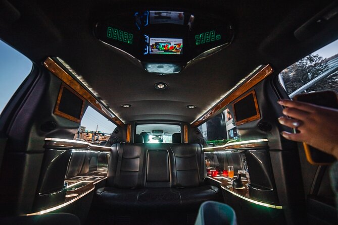 Arrival Transfer: Private Luxury 8 Passenger Limousine Service - What You Might Experience on the Way to the Strip