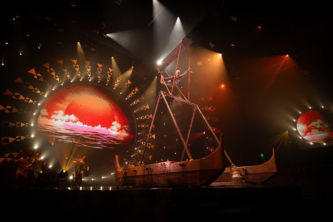 'Auana by Cirque du Soleil at the Waikiki Beachcomber Hotel - Who should book Auana in Waikiki