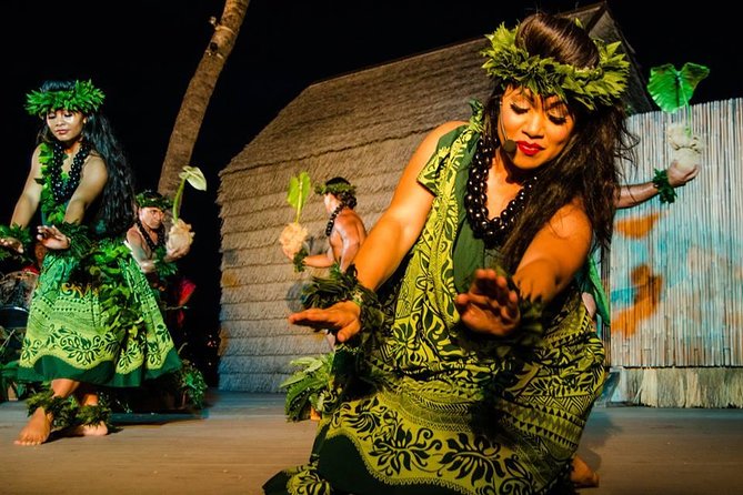 Big Island: Island Breeze Luau - Meeting at the Courtyard by Marriott Kona Beach Hotel, Then Open Seating