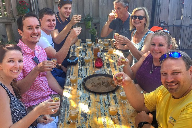Bikes, Bites & Views: Chicago's Signature Dishes Bike Tour-Adults - Day Tour flow: Wrigleyville to Lincoln Park and Gold Coast