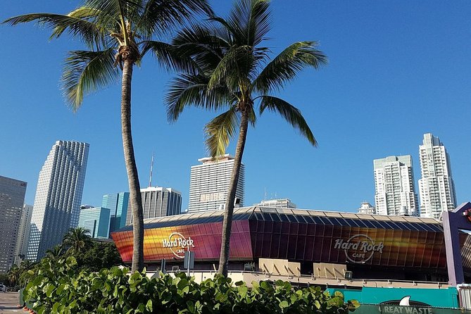 Biscayne Bay and Celebrity Island Homes Boat Tour 90 Minute - Millionaire’s Row by Boat: How the Coastline Shapes the Stories