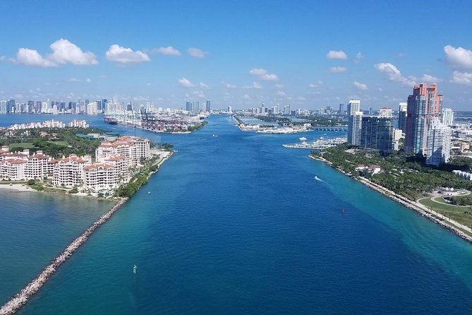 Biscayne Bay and Celebrity Island Homes Boat Tour 90 Minute - Stop 1 at Bayside Marketplace: Downtown Miami From the Best Angle