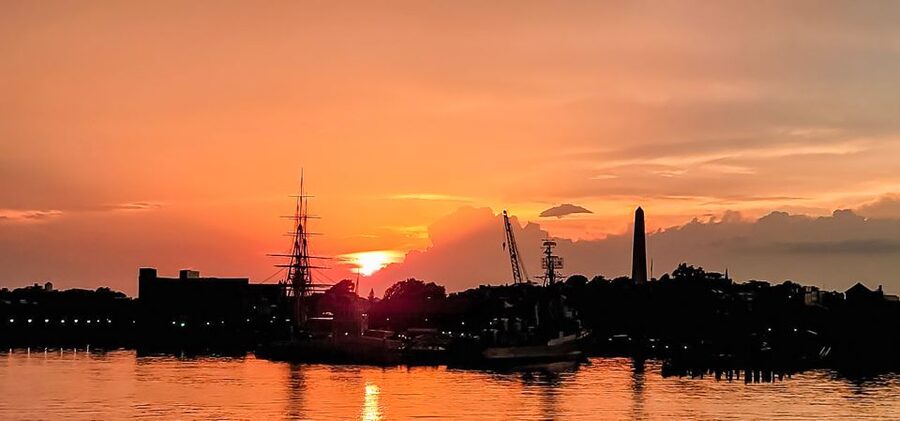 Boston: Boston Harbor Sunset Cruise - Narration in Real Time, Plus the Sunset Cannon Moment