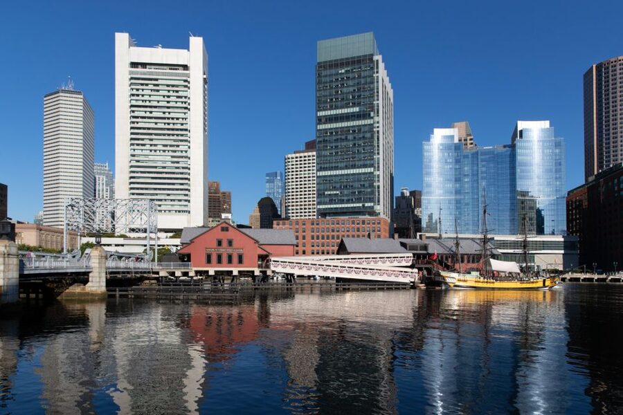 Boston: Boston Tea Party Ships and Museum Interactive Tour - Language Help and Printed Guides in 14 Options