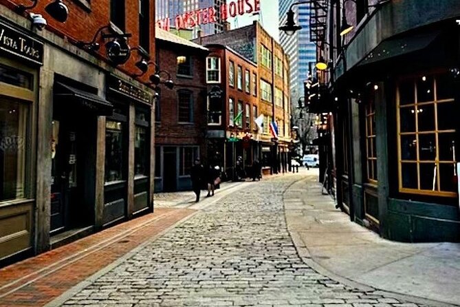 Boston Freedom Trail Walking Tour with Costumed Guide - Boston’s oldest publishing spot and the Old South Meeting House