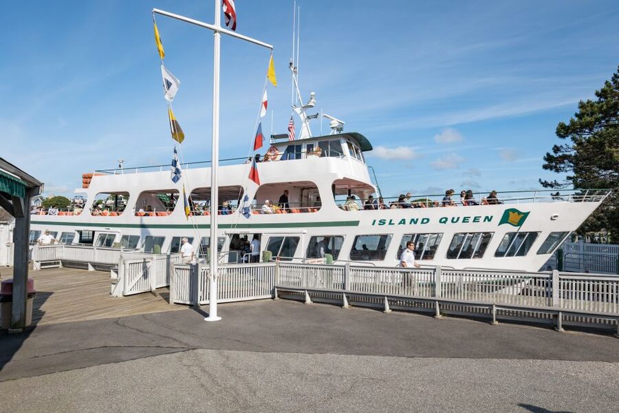 Boston: Martha's Vineyard Day Trip with Optional Island Tour - Oak Bluffs Gingerbread Houses and Edgartown Shop Time
