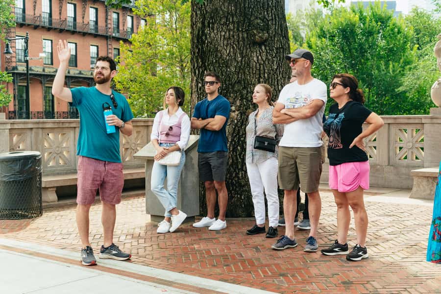 Boston's Freedom Trail: A Revolutionary Walking Tour - Old North Church and Copp’s Hill: Lantern Signals and New Angles