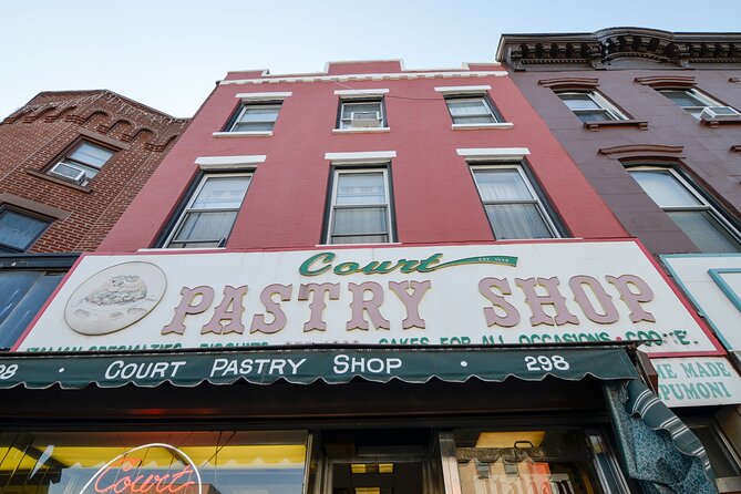 Brooklyn Bridge & DUMBO Food Tour: Local Eats & Landmarks - Manhattan Bridge and the DUMBO Archway: art, public space, and stories