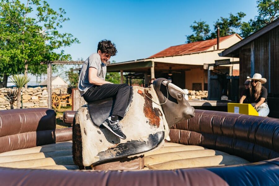 Bulverde: Saturday Night Rodeo General Admission Ticket - Getting There: Parking and Using Uber or Lyft