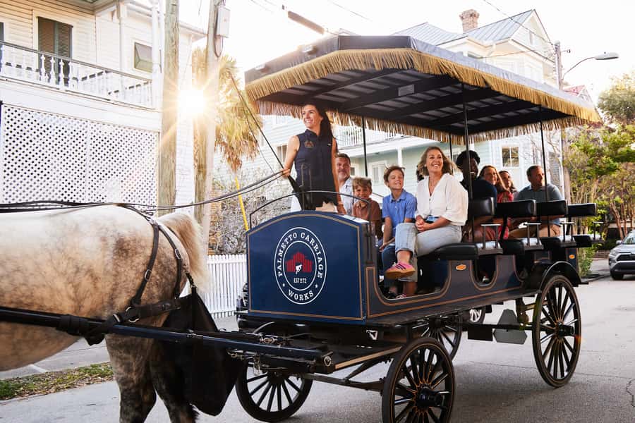 Charleston: Downtown Horse-Drawn Carriage Tour - Your 1-Hour Loop Through Charleston’s Historic Residential District