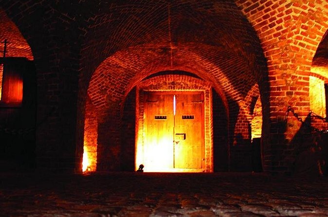 Charleston Ghost & Dungeon Night-Time Walking Tour with Entry to Provost Dungeon - Philadelphia Alley, Duelers Alley: where the night gets louder