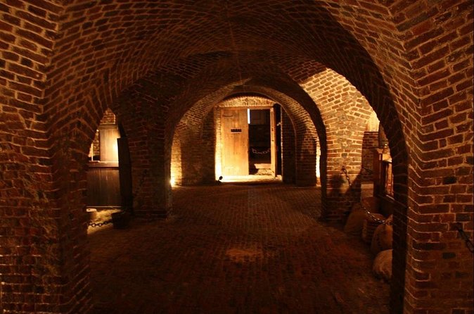 Charleston Ghost & Dungeon Night-Time Walking Tour with Entry to Provost Dungeon - How scary is it? The ghost-to-history balance