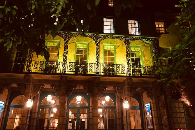 Charleston Haunted Booze and Boos Ghost Walking Tour - What to wear and bring for a smooth, spooky night