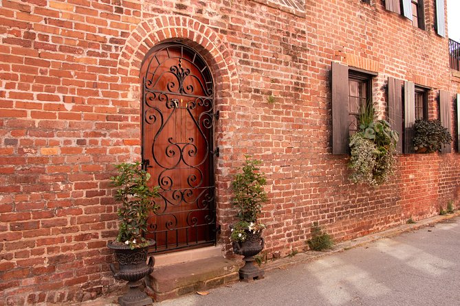Charleston in a Nutshell Private Tours - St. Michael’s Church: an old landmark with named significance
