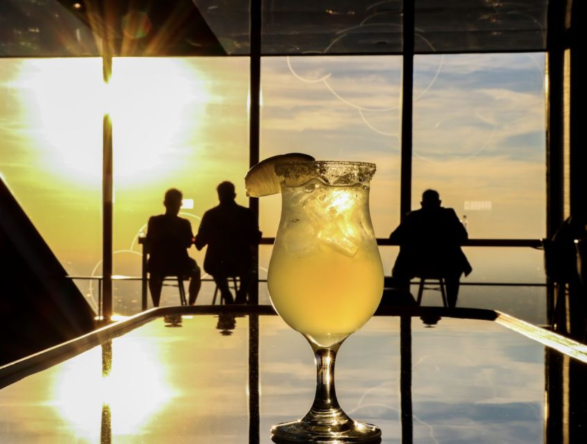 Chicago: 360 Chicago Observation Deck Sip and View Ticket - CloudWalk and TILT: Optional Thrills and Photo Ops