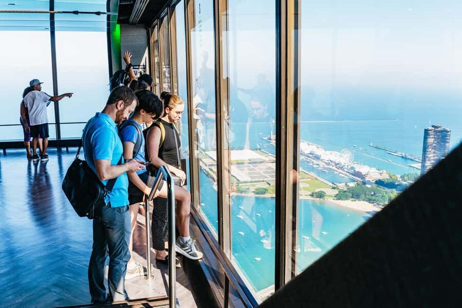 Chicago: 360 CHICAGO Observation Deck Ticket - On the 94th Floor: How to Use the Magnicity App for Better Sightseeing