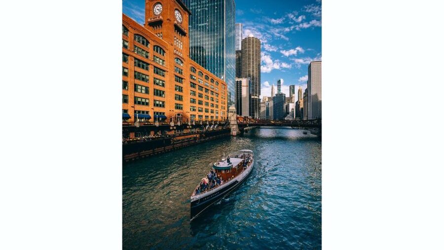Chicago: Architecture Boat Tour with Drinks - Comfort and weather: what to expect when Chicago does Chicago
