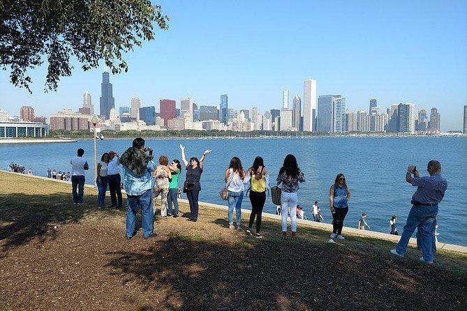 Chicago City Minibus Tour - Nightlife and upscale streets, including the Playboy Mansion exterior