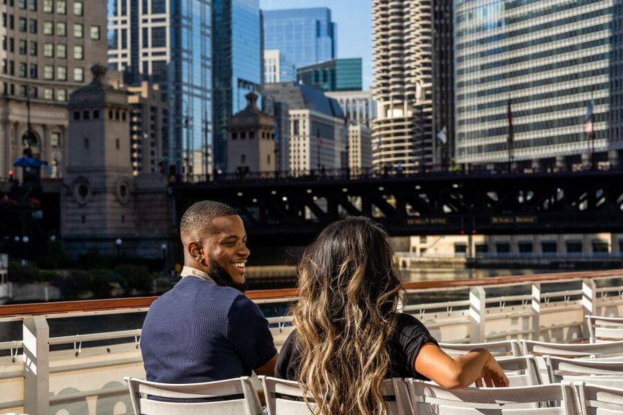 Chicago Explorer Pass: 2 to 7 Attractions including SkyDeck - Shoreline Architecture River Cruise: Chicago’s skyline from the water