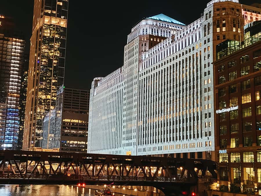 Chicago: Fireworks Cruise with Lake or River Viewing Options - Deck Comfort and Where to Stand for the Best Night Views