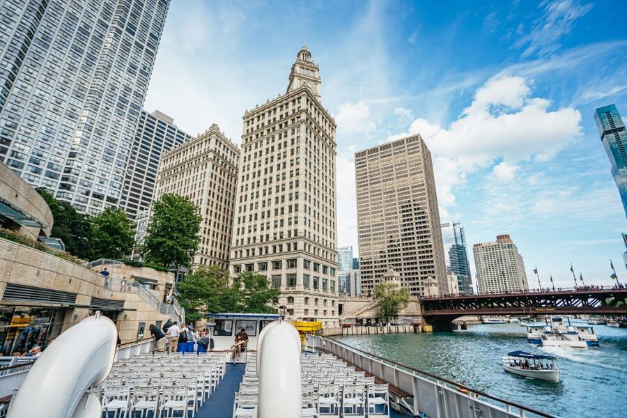 Chicago River: 1.5-Hour Guided Architecture Cruise - Cash Bar Comfort: Drinks, Snacks, and Garrett’s Popcorn