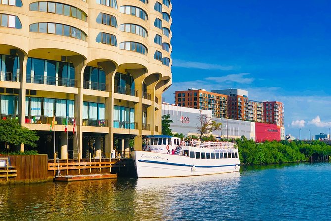 Chicago River 90-Minute Architecture Boat Tour - Aqua Tower and Lakeshore East: where residential towers change the mood