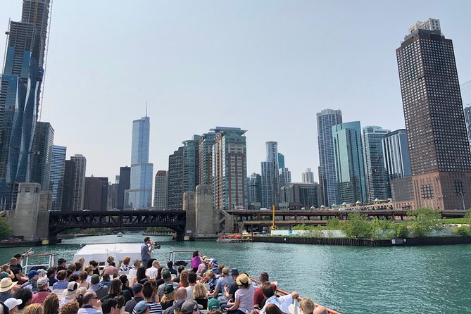 Chicago River 90-Minute Architecture Boat Tour - What the guides do during the narration (and why it matters)