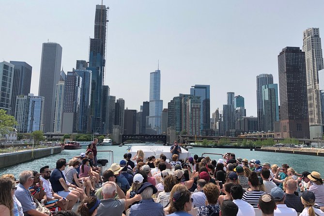 Chicago River 90-Minute Architecture Boat Tour - Getting on board near Michigan Avenue, and why arriving early matters